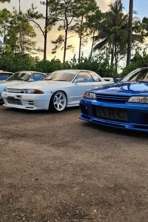 Centric 15-20 Porsche Macan Posi-Quiet Semi-Metallic Brake Pads w/ Hardware - Front Worldwide Shipping